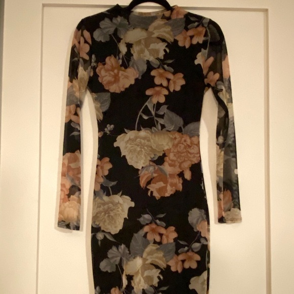 Long Sleeve Fitted Floral Dress - Picture 2 of 2